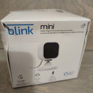 Blink Mini Indoor Plug-In HD Smart Security Camera - White‎